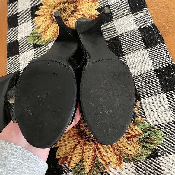 Madeline patent leather slip on open toe with bows - Picture 7 of 9